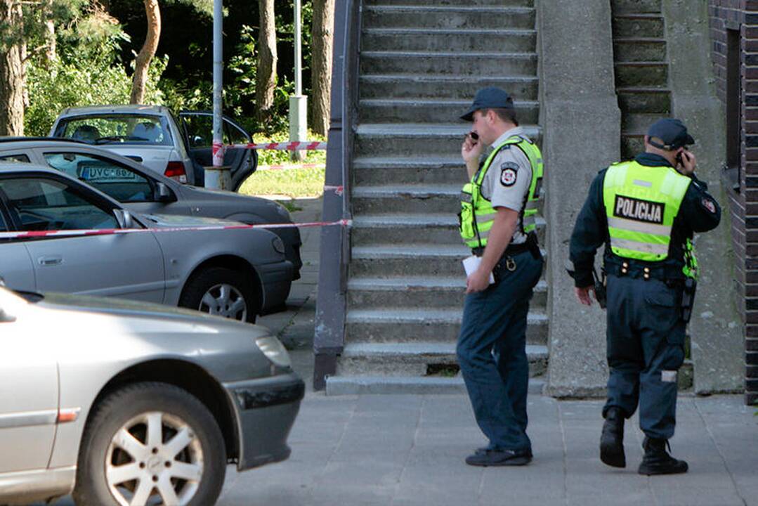 Aktorius namo atsivežė sprogmenį ir iškvietė policiją