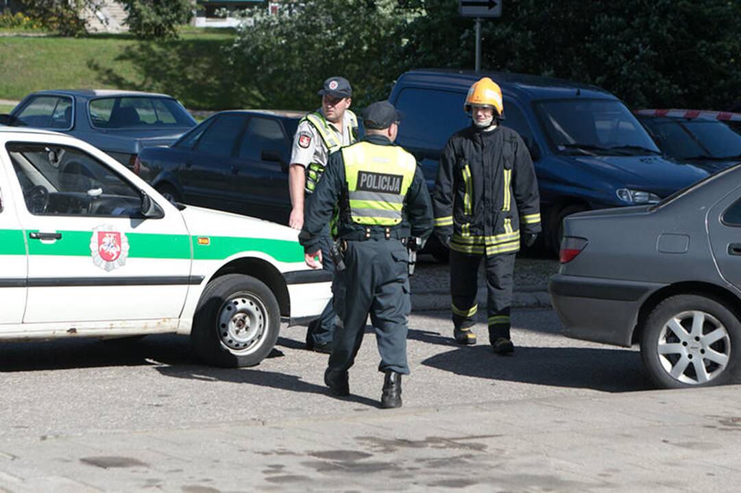 Aktorius namo atsivežė sprogmenį ir iškvietė policiją