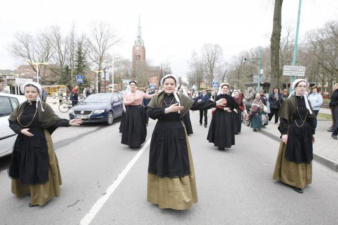 Palangoje į Jurginių linksmybes įsuko folkloro ansambliai
