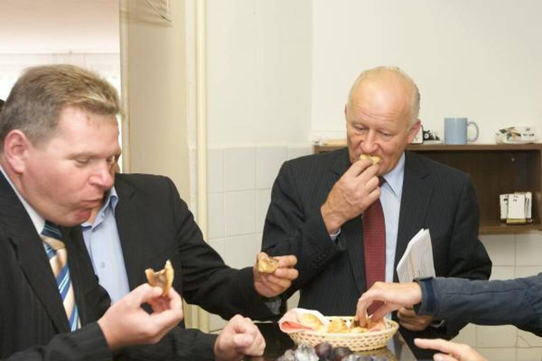 Vilniaus meras ragavo mokyklinių pietų