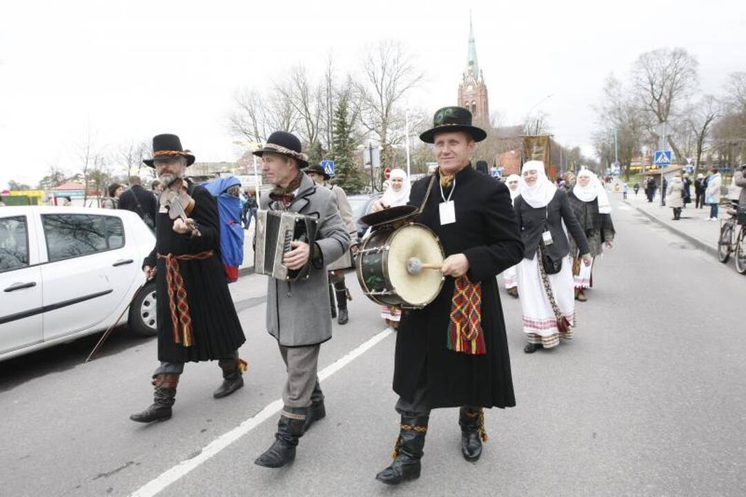 Palangoje į Jurginių linksmybes įsuko folkloro ansambliai