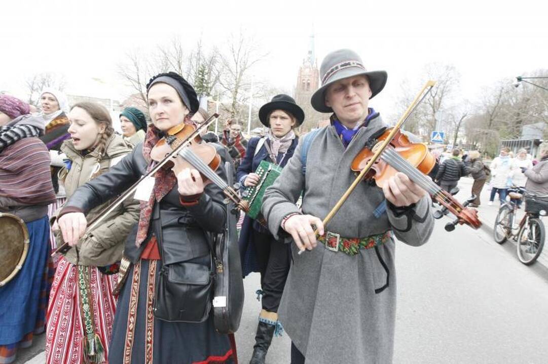 Palangoje į Jurginių linksmybes įsuko folkloro ansambliai