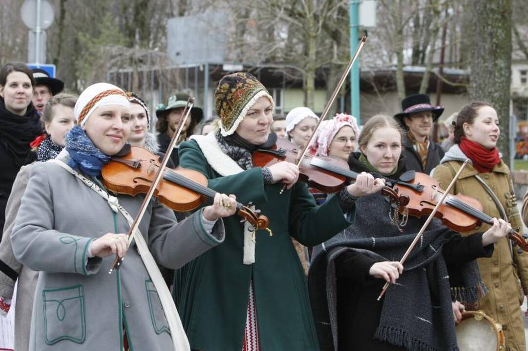 Palangoje į Jurginių linksmybes įsuko folkloro ansambliai