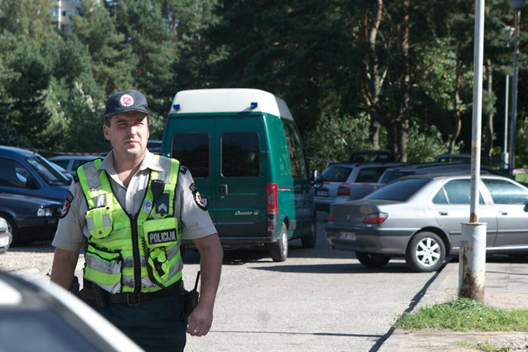 Aktorius namo atsivežė sprogmenį ir iškvietė policiją