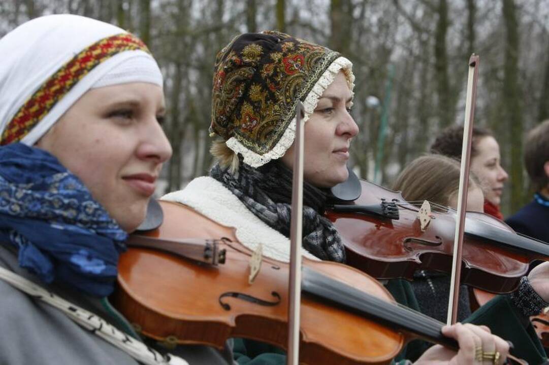 Palangoje į Jurginių linksmybes įsuko folkloro ansambliai