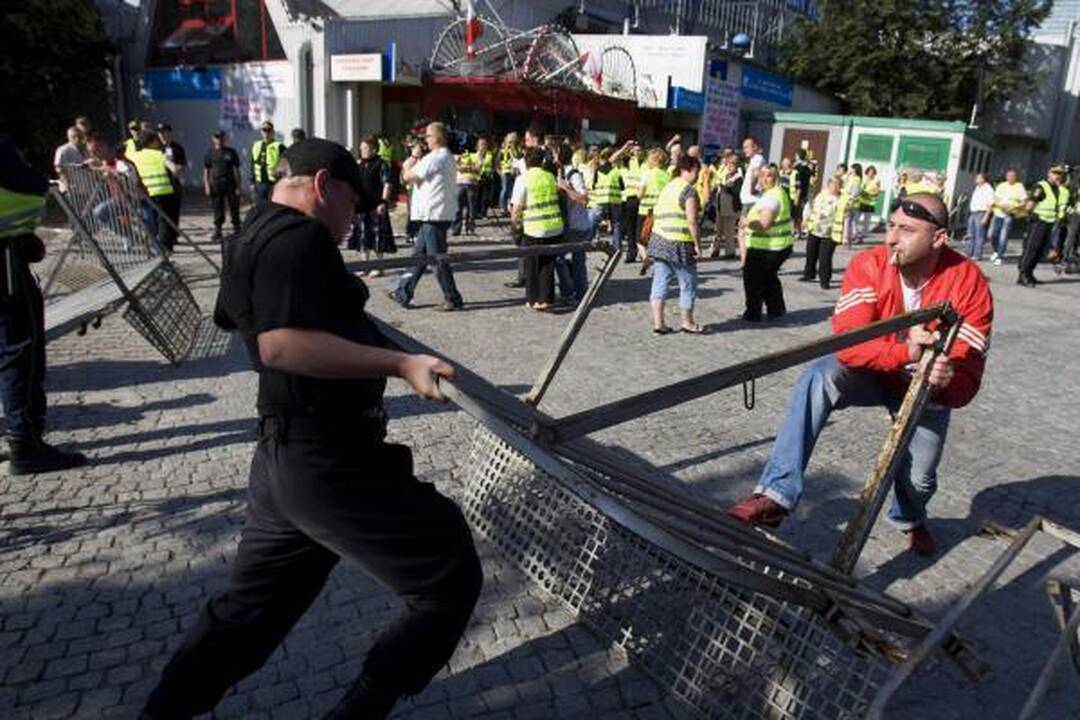 Varšuvoje turgaus prekiautojai susirėmė su policija