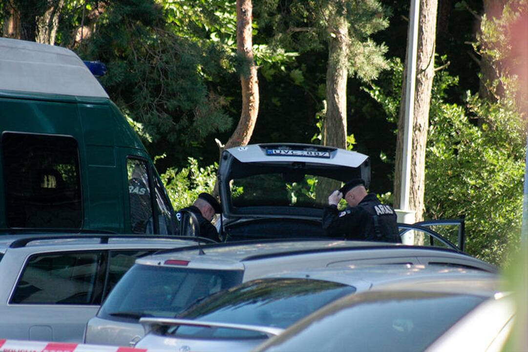 Aktorius namo atsivežė sprogmenį ir iškvietė policiją