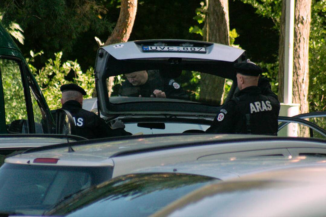 Aktorius namo atsivežė sprogmenį ir iškvietė policiją