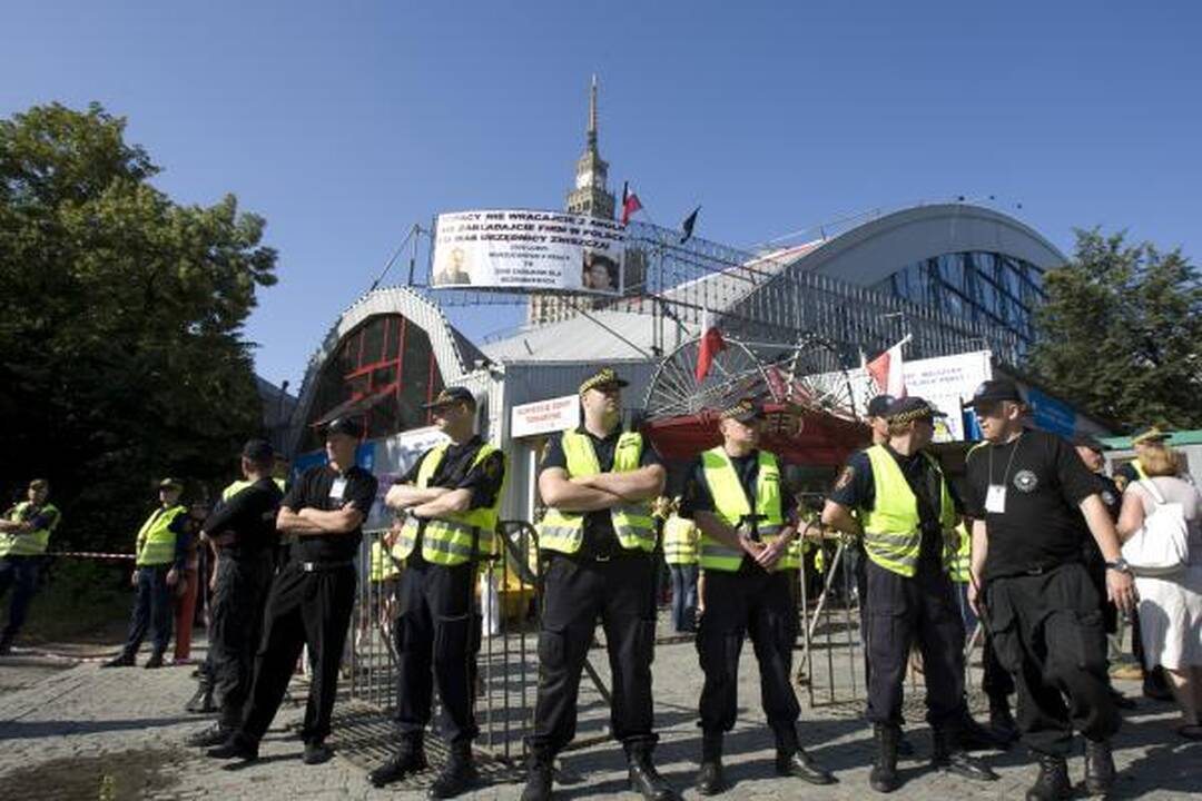 Varšuvoje turgaus prekiautojai susirėmė su policija