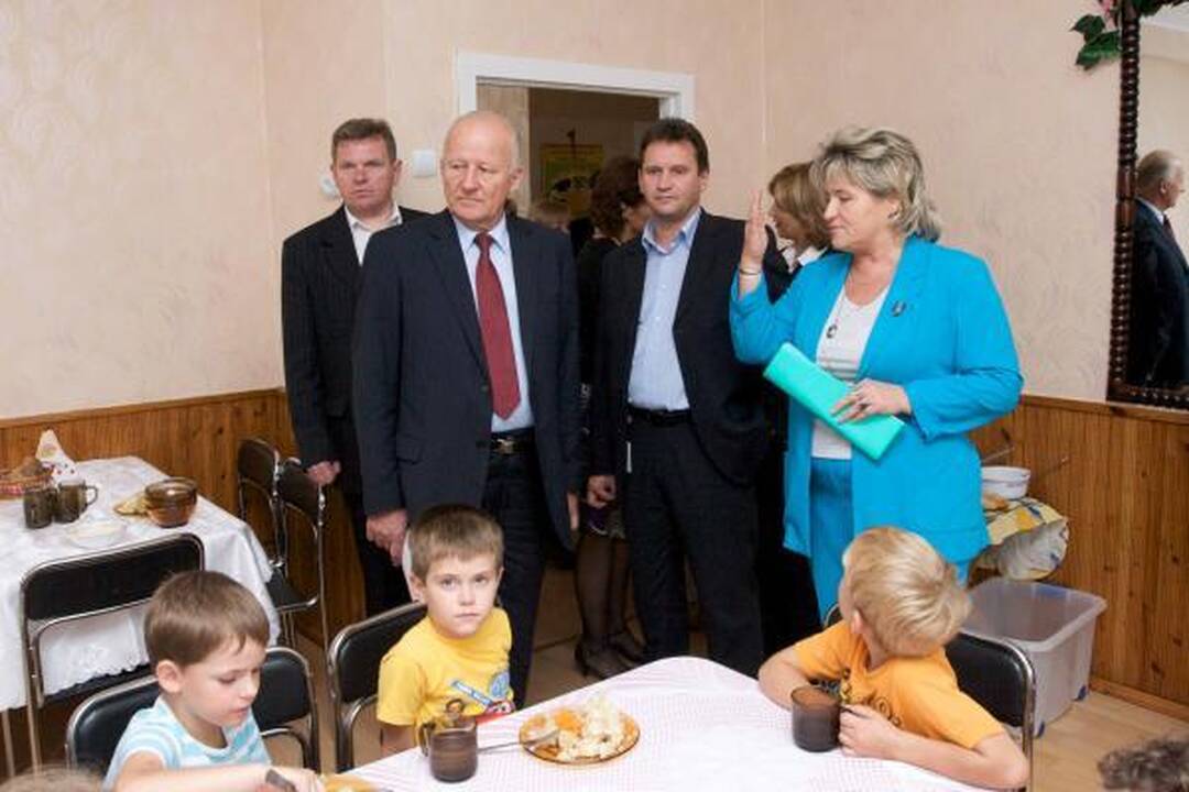 Vilniaus meras ragavo mokyklinių pietų