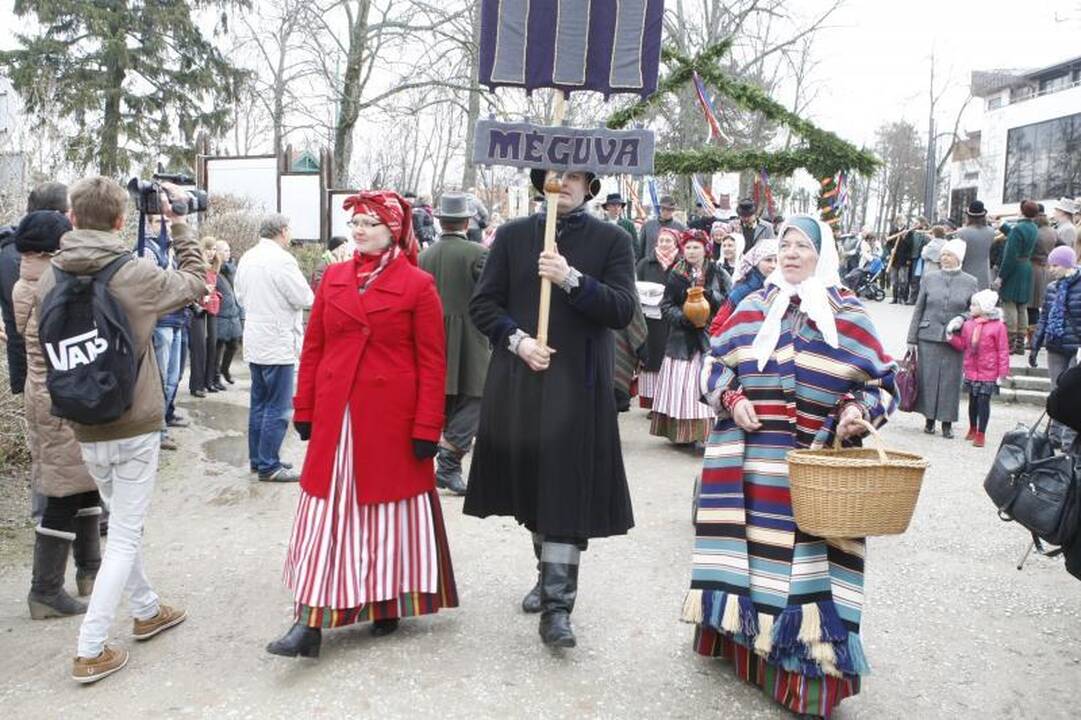 Palangoje į Jurginių linksmybes įsuko folkloro ansambliai