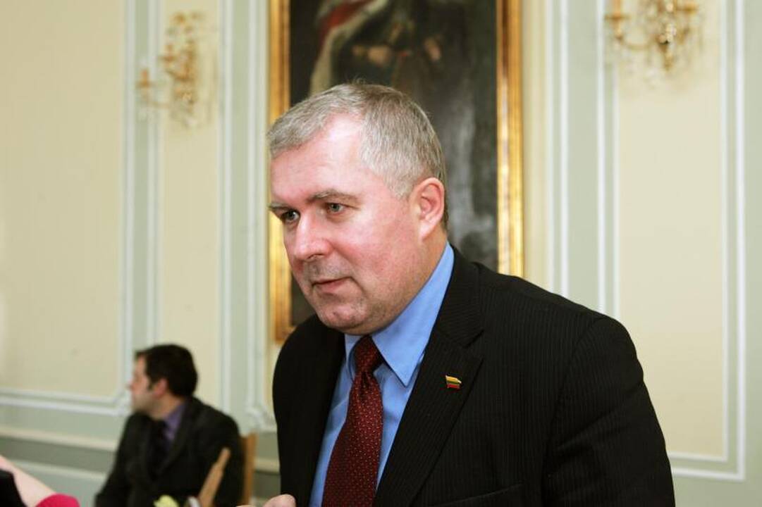 Nauja A.Anušausko knyga primena praeities teroro šešėlius