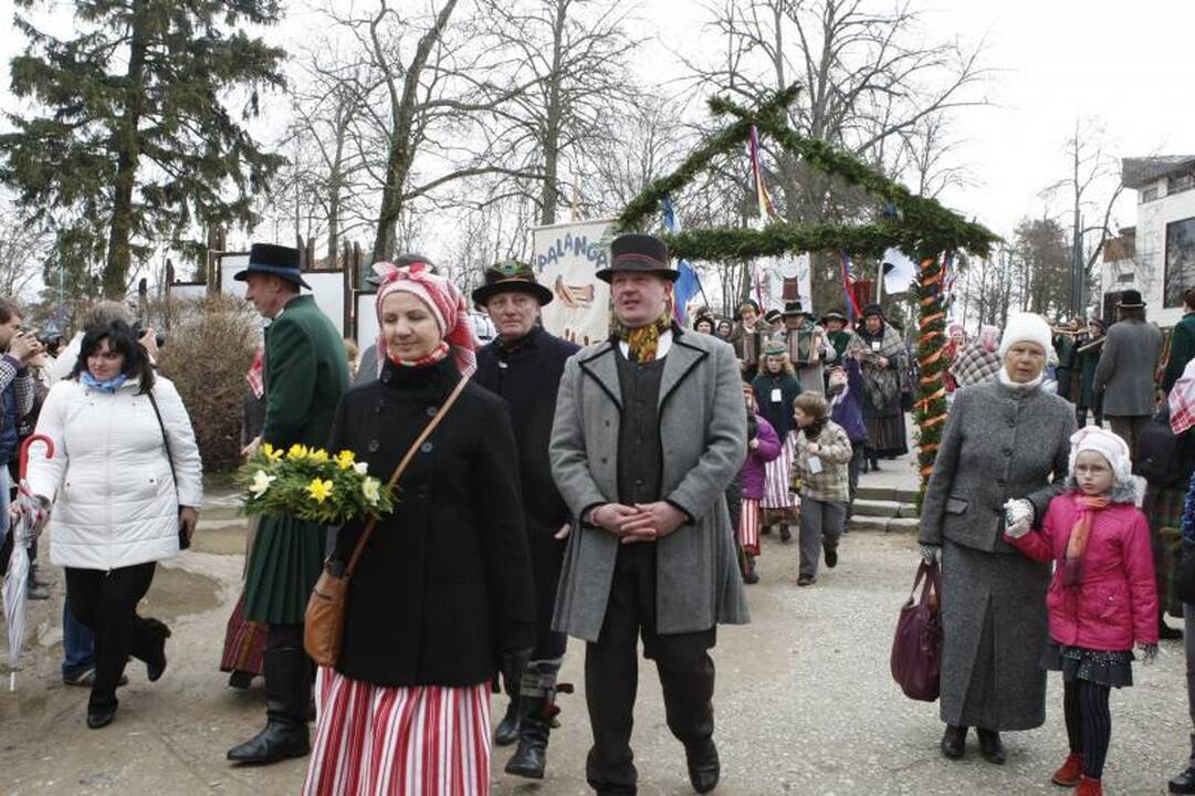Palangoje į Jurginių linksmybes įsuko folkloro ansambliai