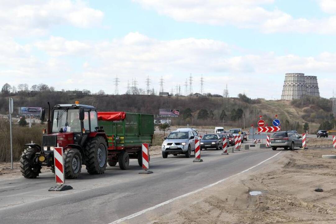 Kelininkai miesto vadovams: versimės per galvą, bet tiltą baigsim