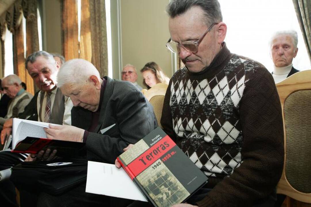 Nauja A.Anušausko knyga primena praeities teroro šešėlius
