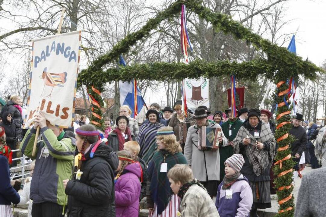 Palangoje į Jurginių linksmybes įsuko folkloro ansambliai