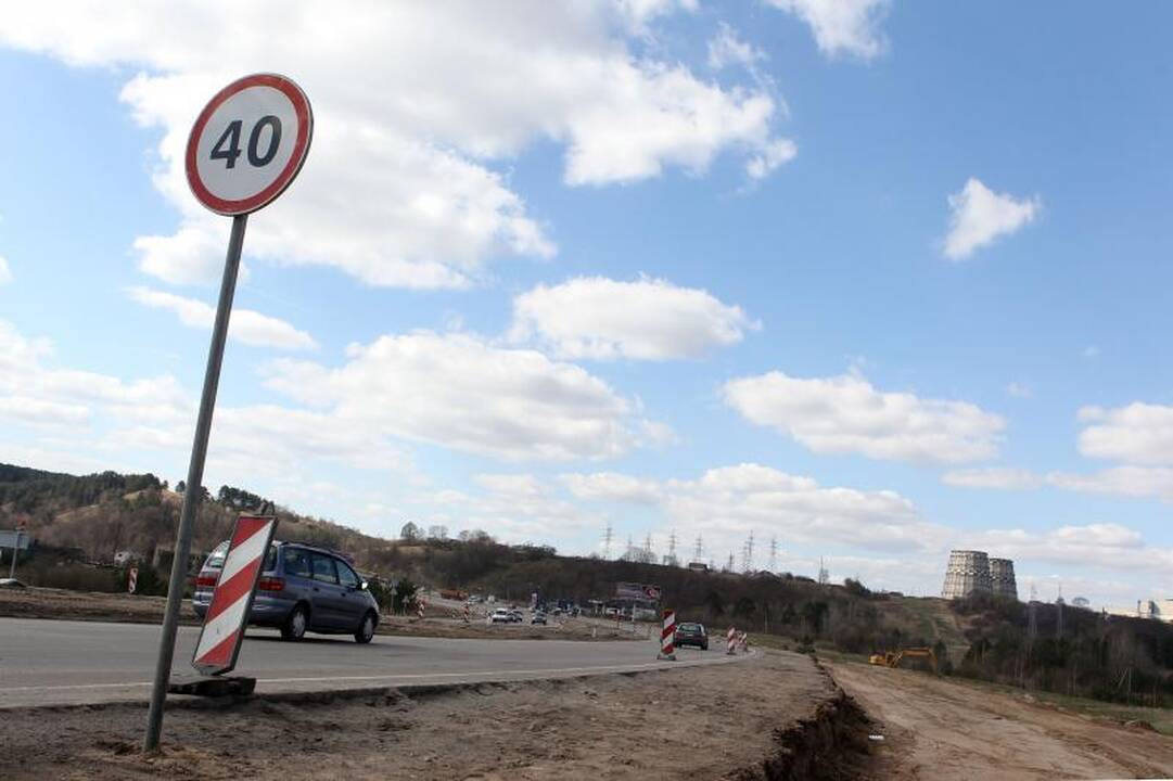 Kelininkai miesto vadovams: versimės per galvą, bet tiltą baigsim