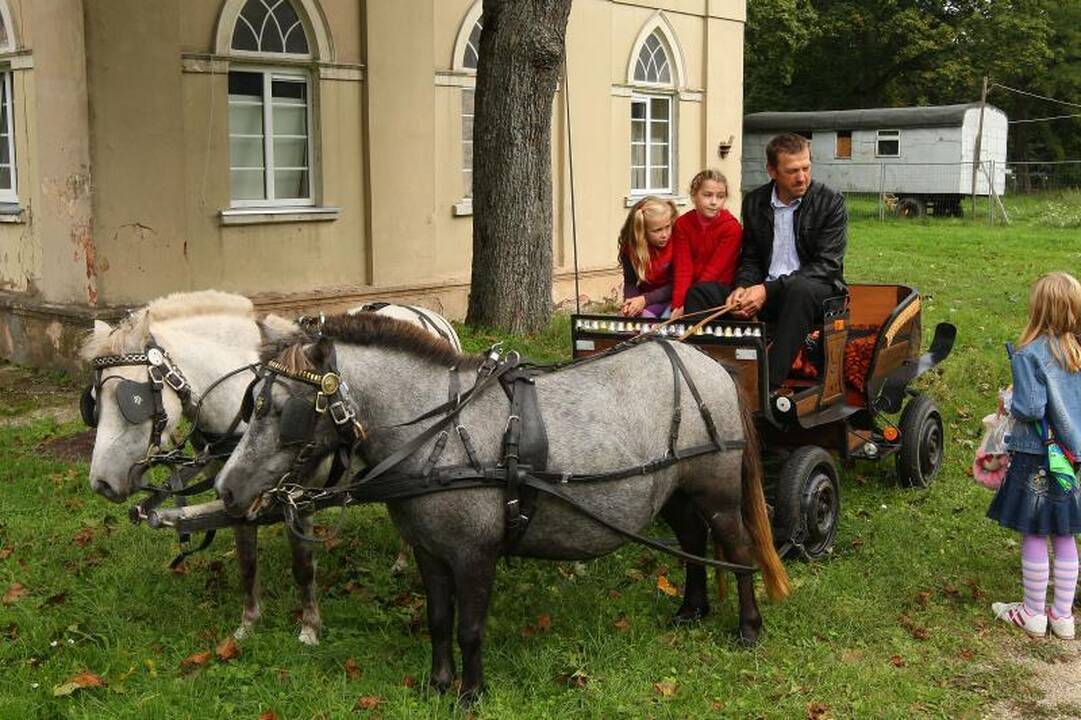 Šventė Raudondvaryje – nuo obuolio iki bebro uodegos
