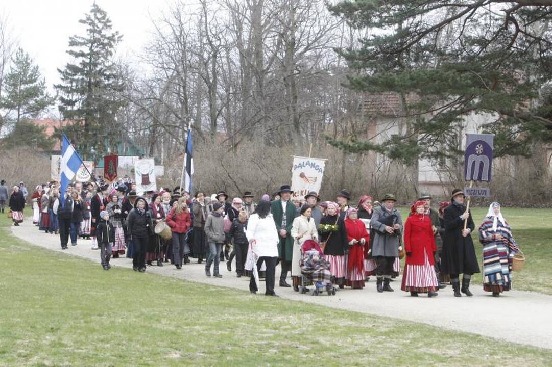 Palangoje į Jurginių linksmybes įsuko folkloro ansambliai
