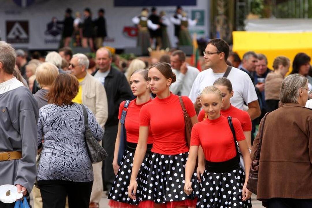 Šventė Raudondvaryje – nuo obuolio iki bebro uodegos