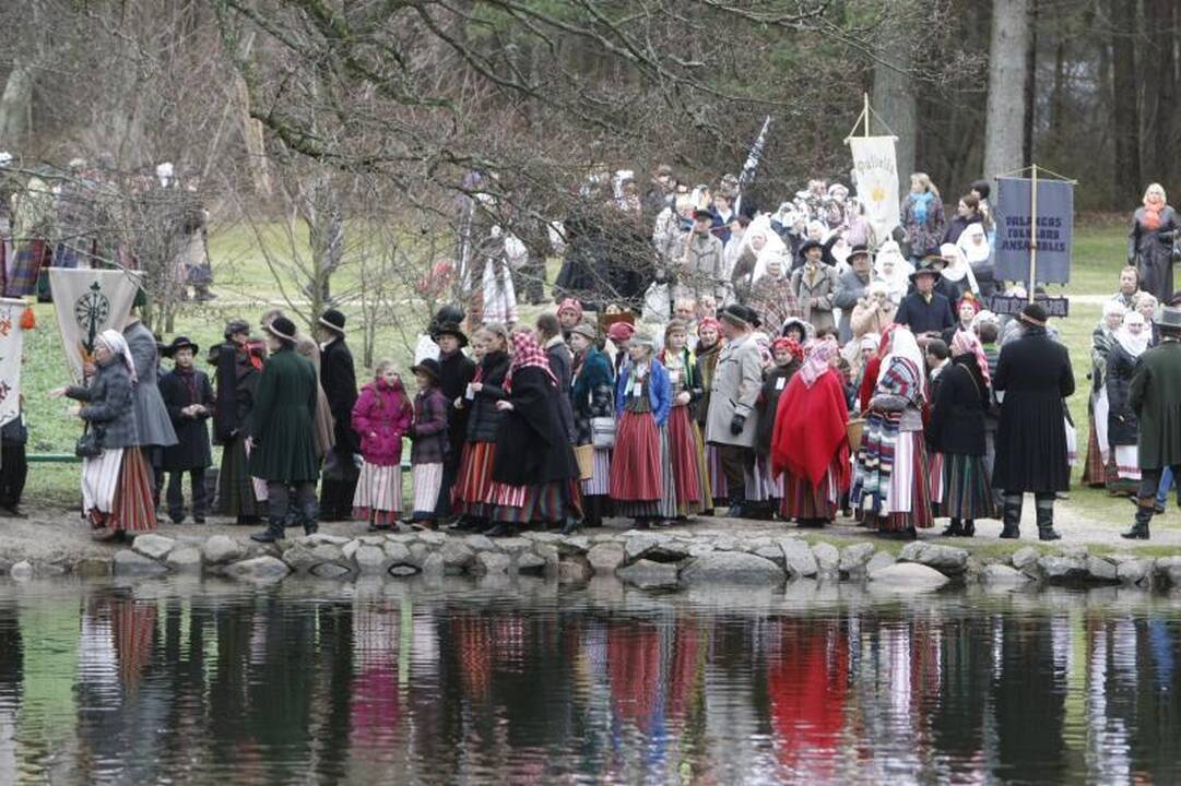 Palangoje į Jurginių linksmybes įsuko folkloro ansambliai