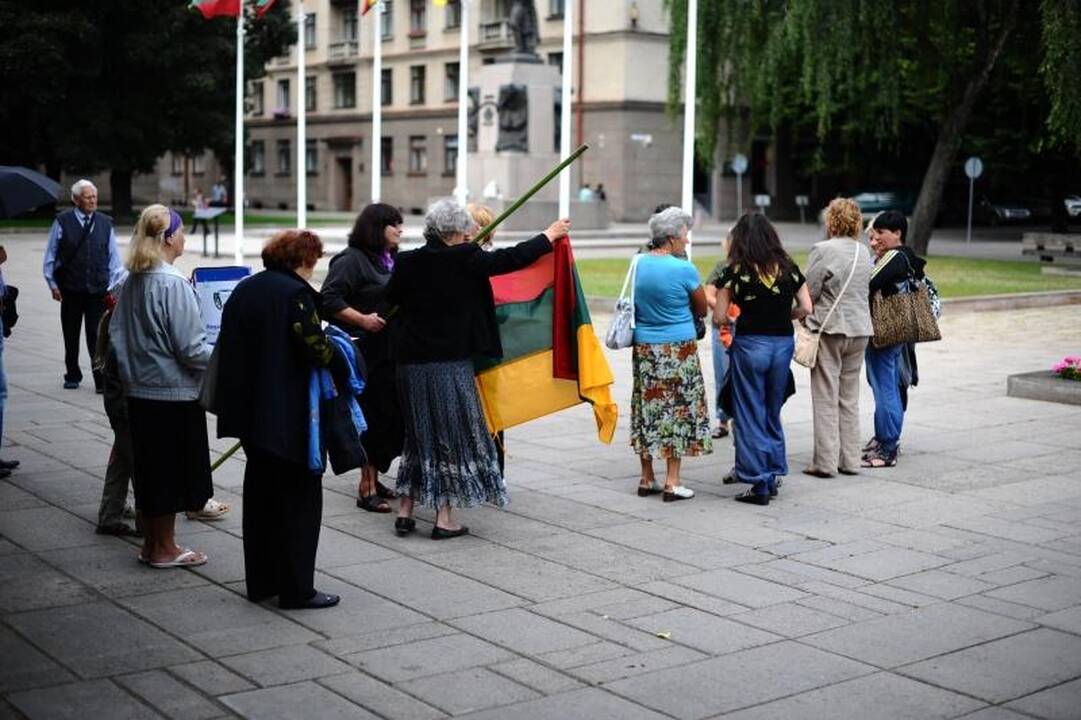 Garliavos įvykių minėjime žmonės pliekė teisėsaugą ir valdžią