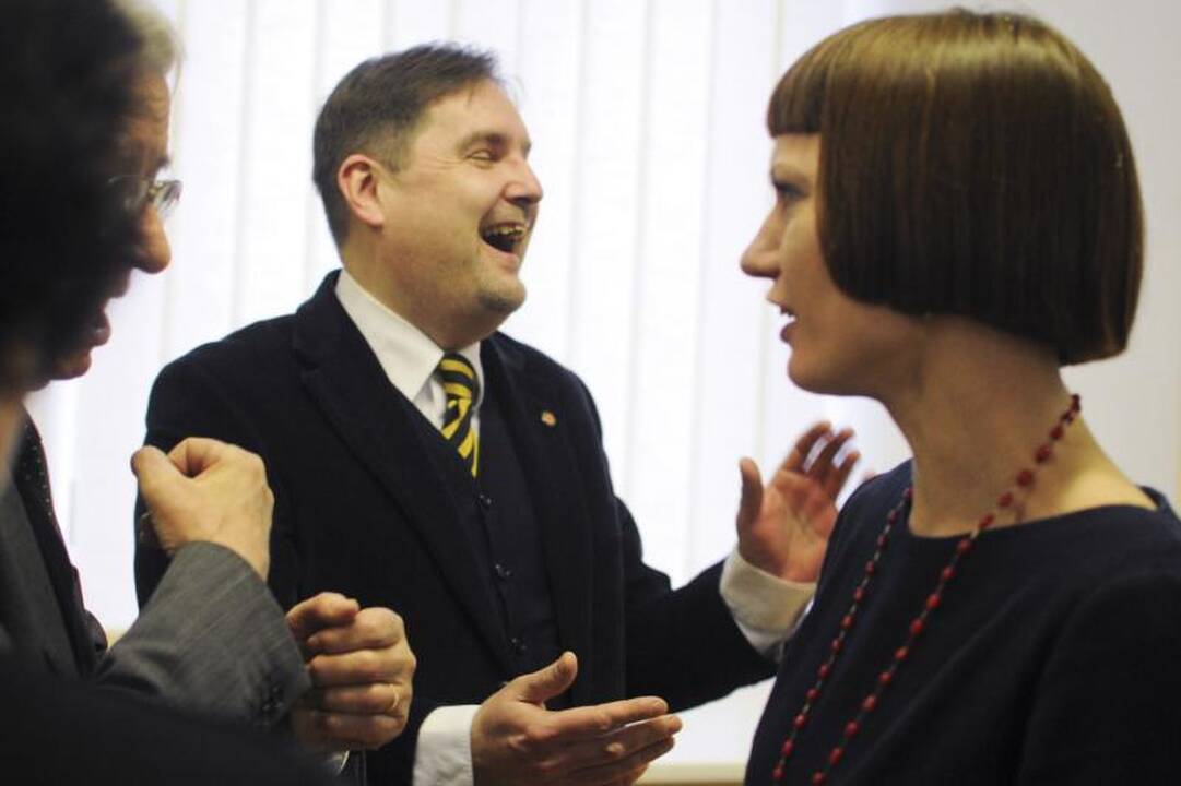 Būsimi žurnalistai prie knygų links centriniuose VU rūmuose