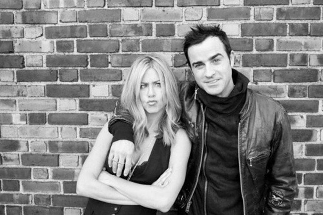 J.Aniston ir J.Theroux pozavo romantiškoje fotosesijoje