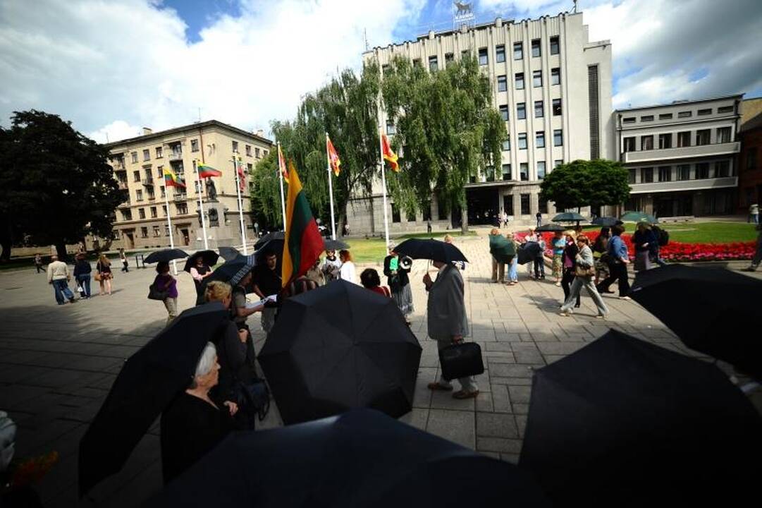 Garliavos įvykių minėjime žmonės pliekė teisėsaugą ir valdžią