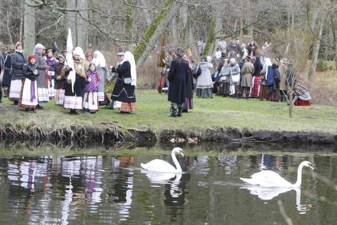 Palangoje į Jurginių linksmybes įsuko folkloro ansambliai