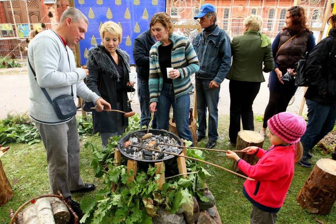 Šventė Raudondvaryje – nuo obuolio iki bebro uodegos