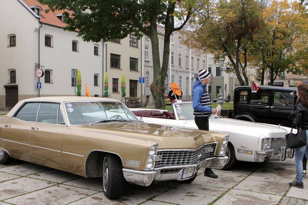 Klaipėdos senamiestyje – senovinių automobilių paradas