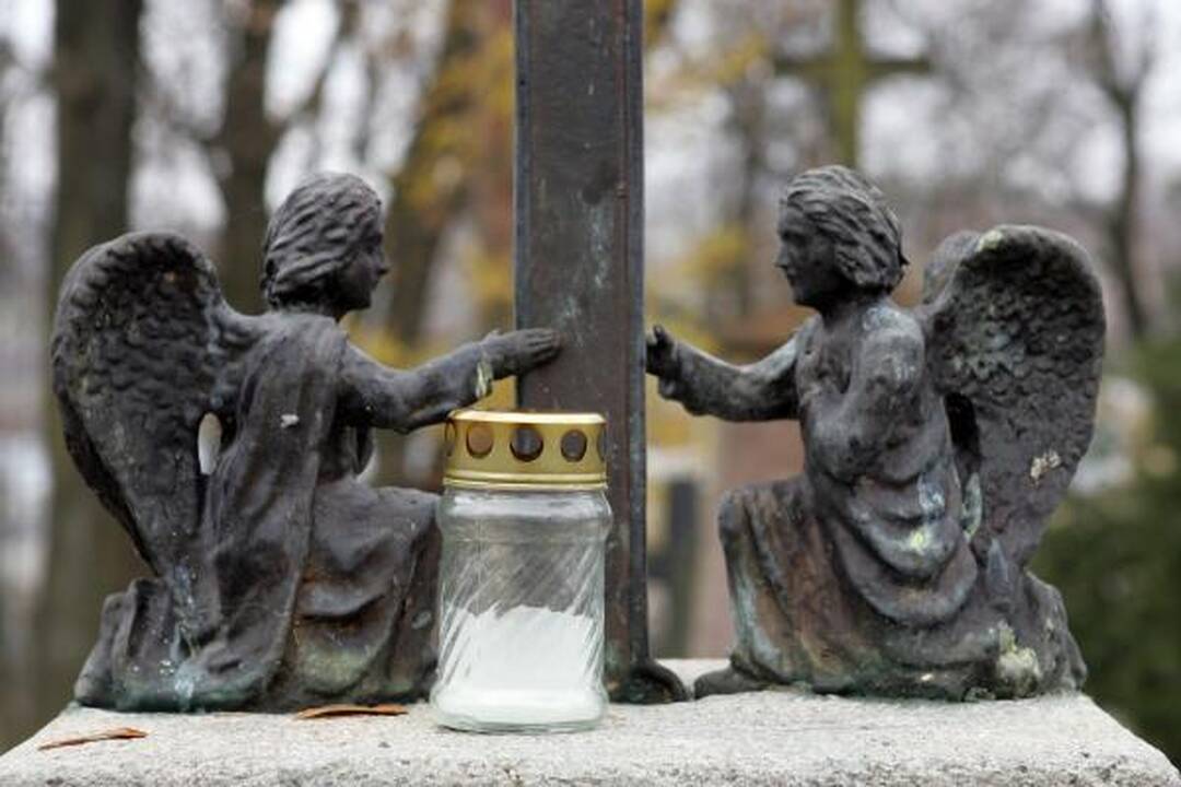 Nyksta senosios Šilutės kapinės