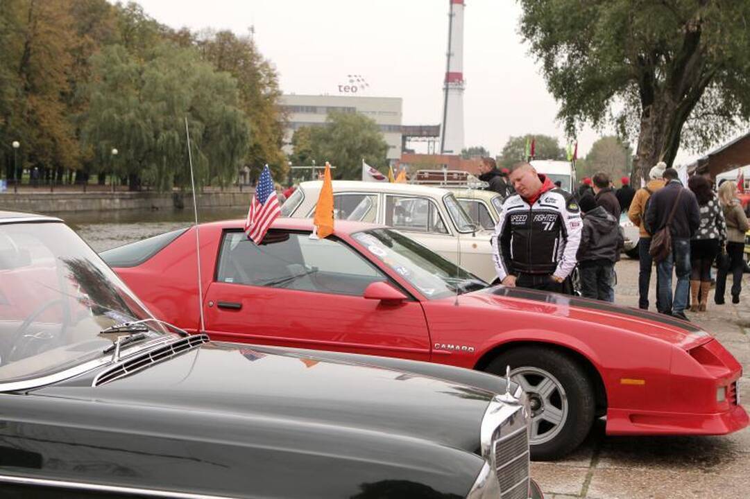 Klaipėdos senamiestyje – senovinių automobilių paradas