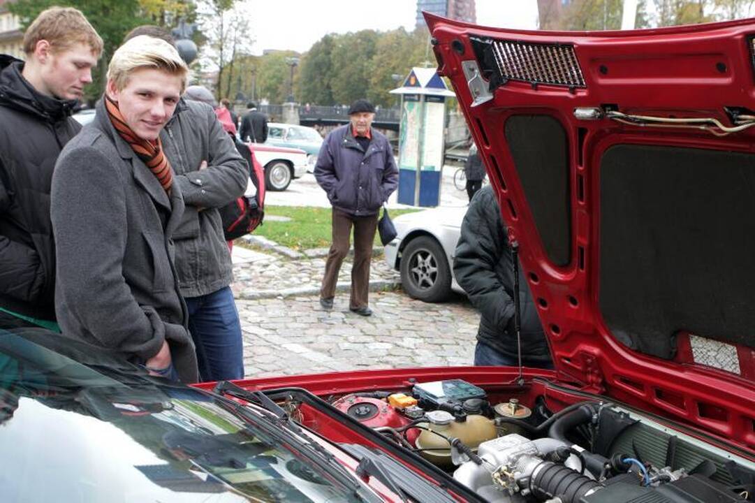 Klaipėdos senamiestyje – senovinių automobilių paradas