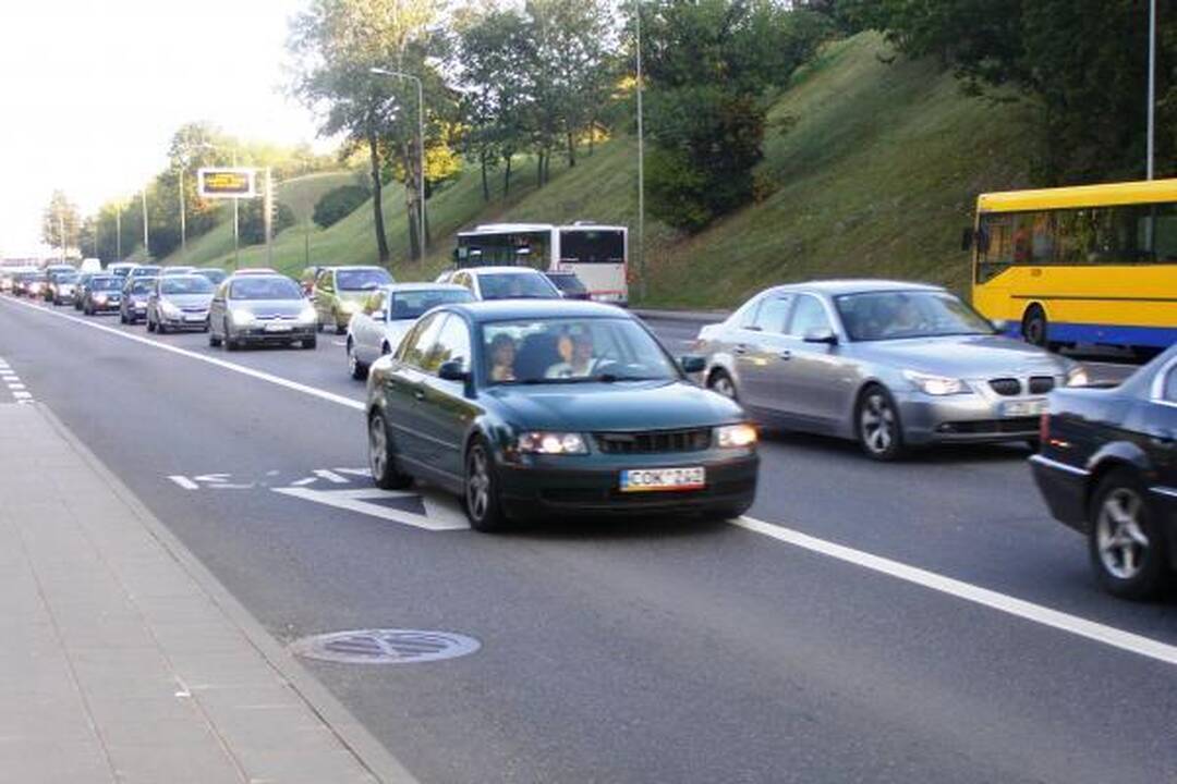 Greičio matuoklių aklumas skatina sostinės vairuotojų chuliganizmą 