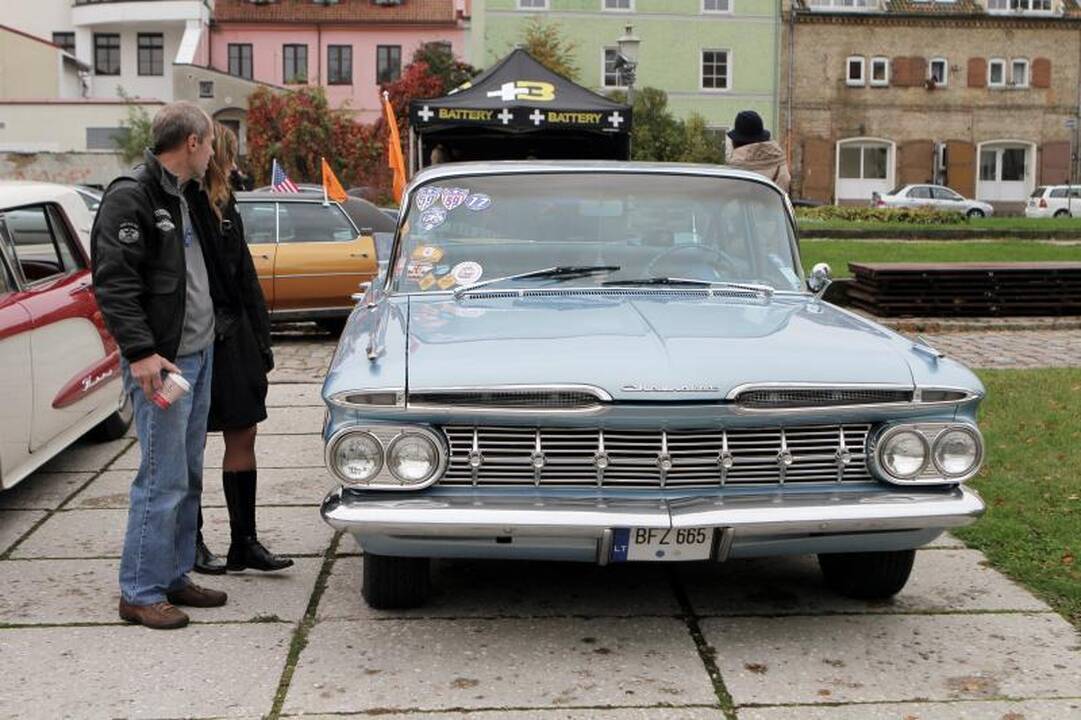 Klaipėdos senamiestyje – senovinių automobilių paradas