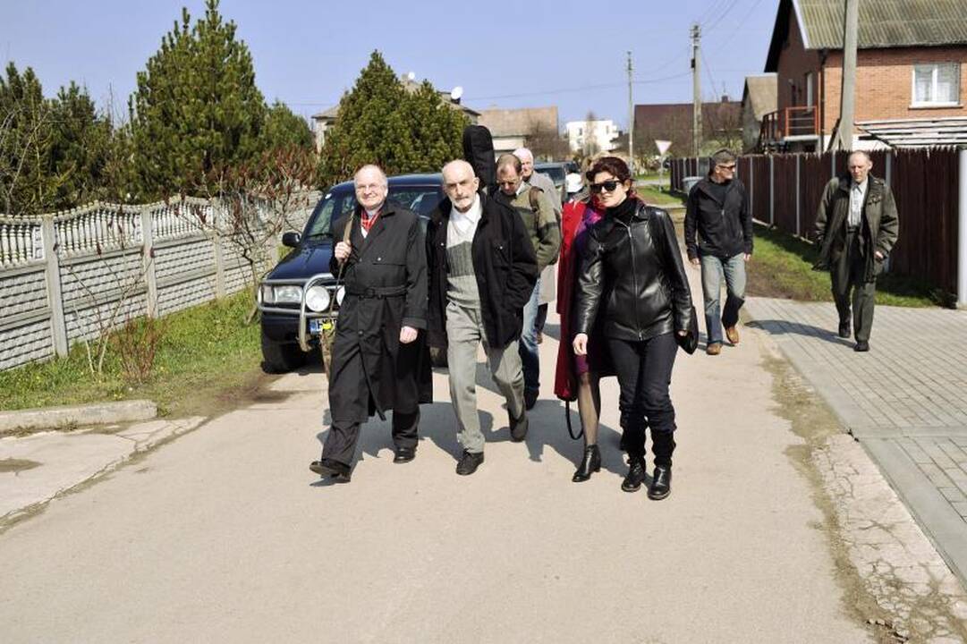 Menininkai apdovanojo Garliavos budėtojus 
