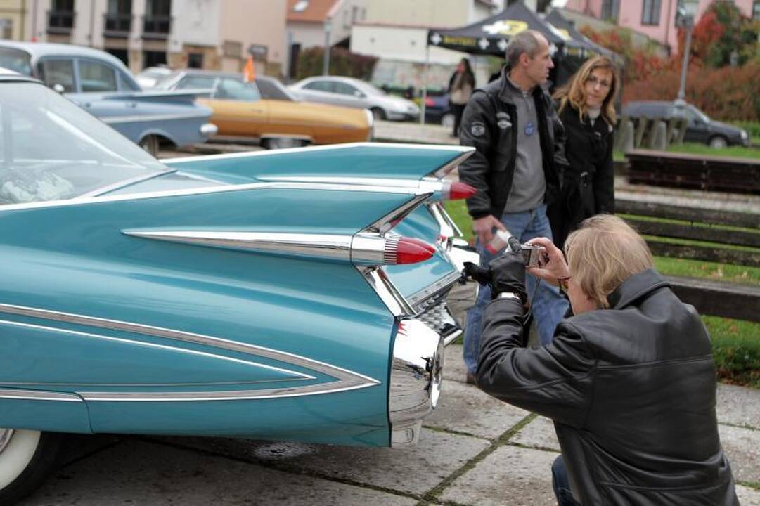 Klaipėdos senamiestyje – senovinių automobilių paradas