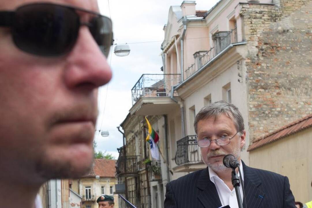 Užupyje iškilmingai atidengta Konstitucija estų kalba