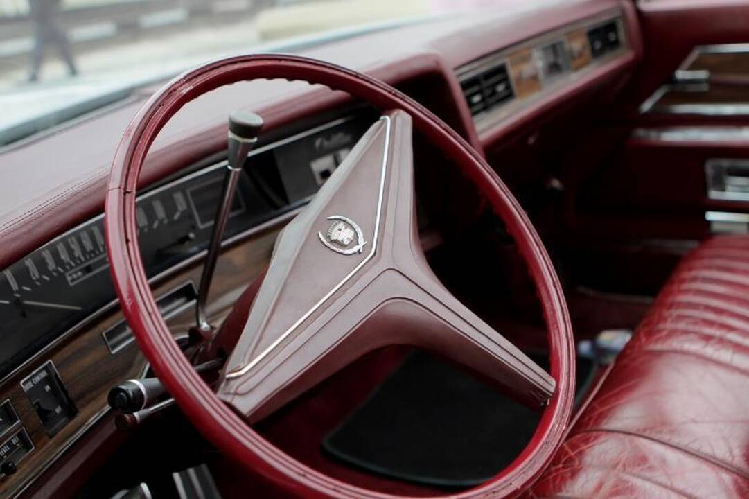 Klaipėdos senamiestyje – senovinių automobilių paradas