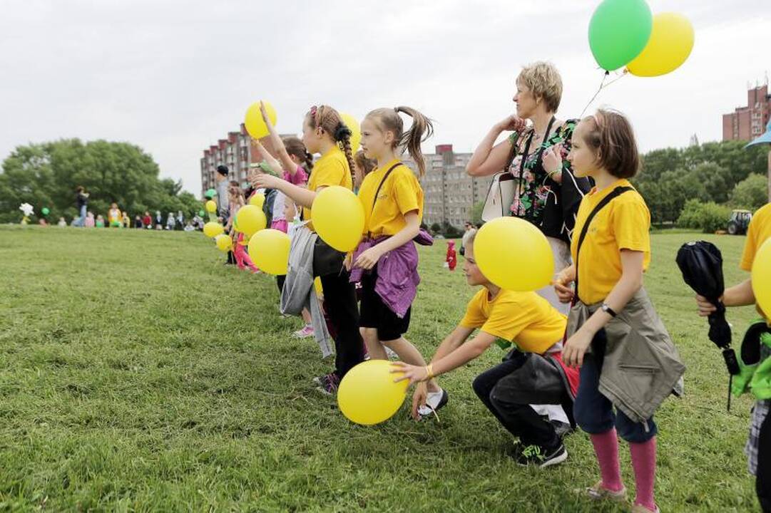 I. Simonaitytės  kalną   apjuosė   vaikai