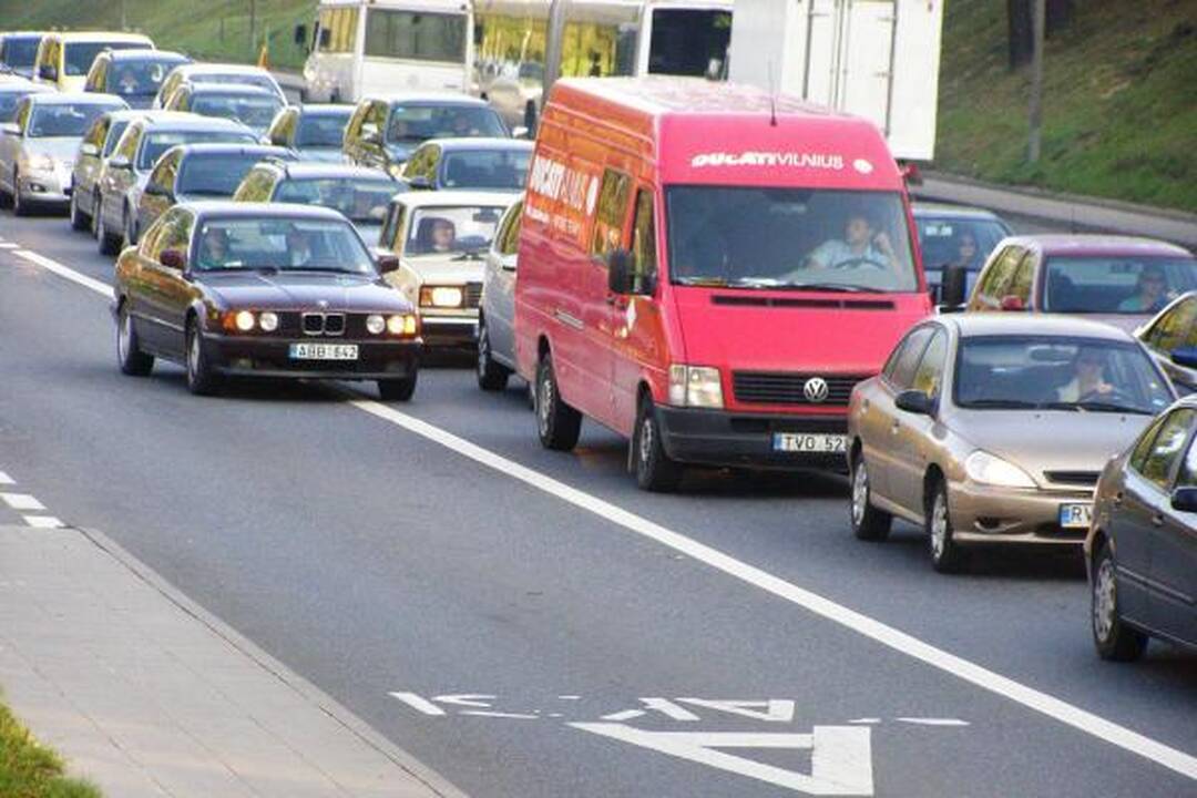 Greičio matuoklių aklumas skatina sostinės vairuotojų chuliganizmą 