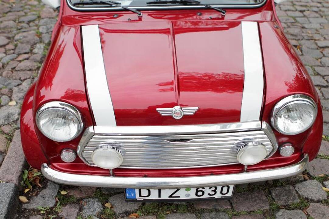 Klaipėdos senamiestyje – senovinių automobilių paradas