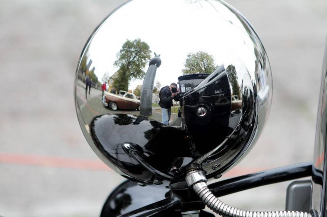Klaipėdos senamiestyje – senovinių automobilių paradas