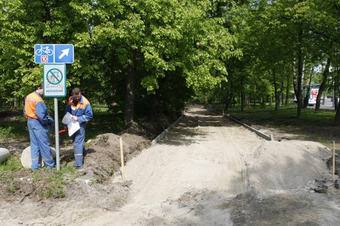 Poilsio parke jau tiesiami takai