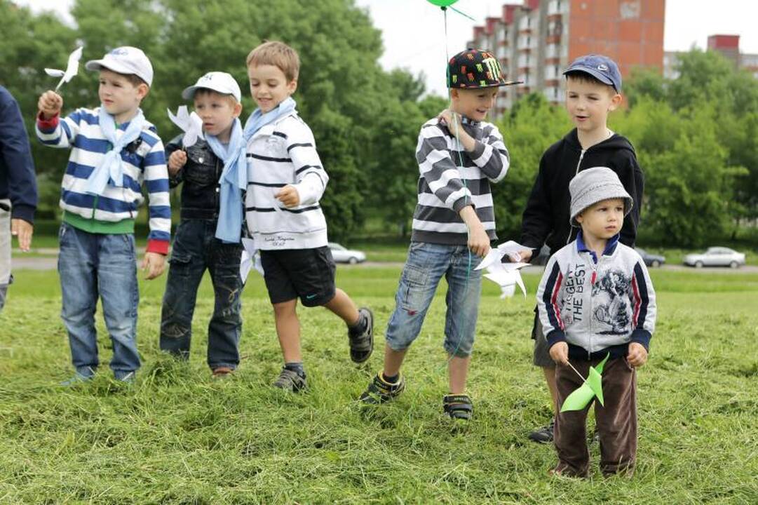 I. Simonaitytės  kalną   apjuosė   vaikai