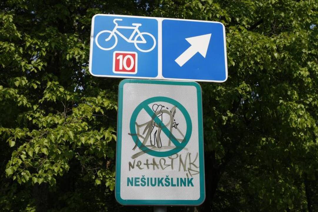 Poilsio parke jau tiesiami takai
