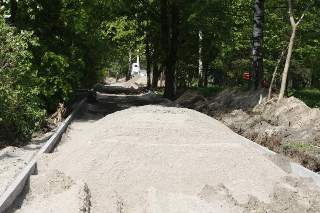 Poilsio parke jau tiesiami takai