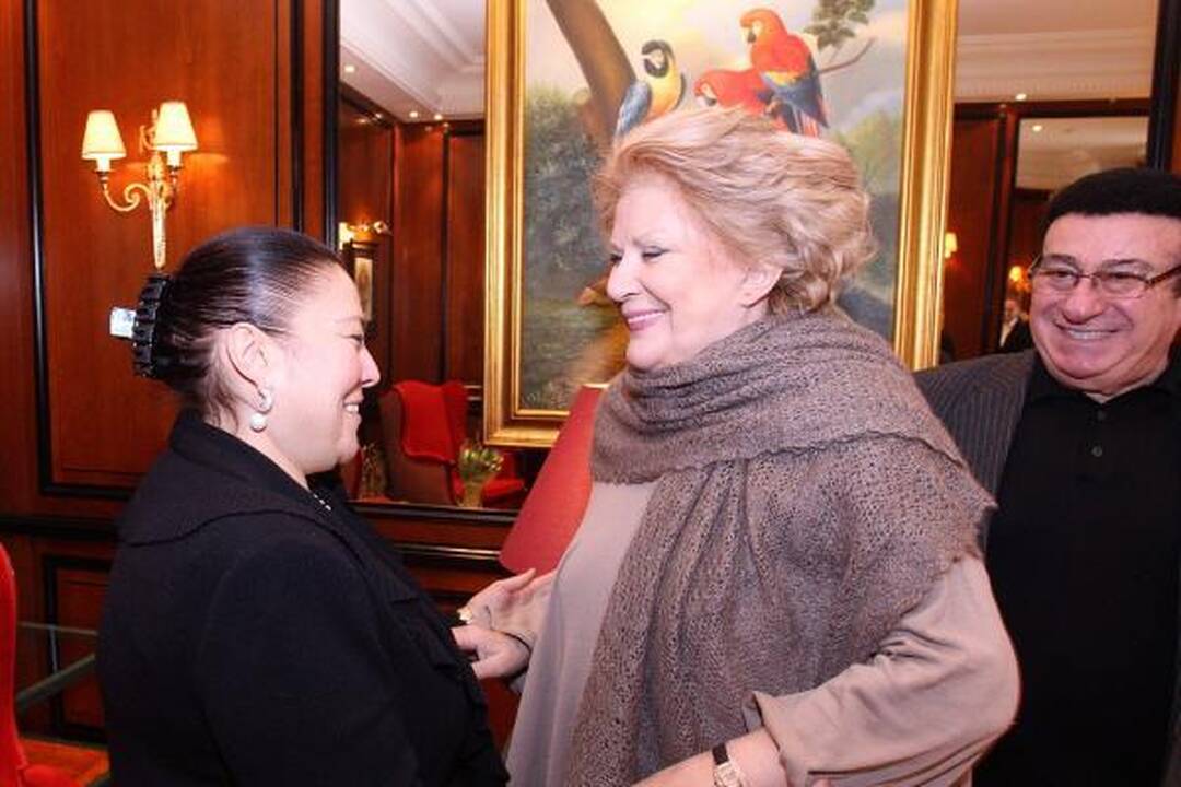 Griausmingas J.Obrazcovos atsisveikinimas